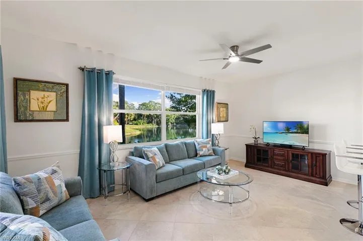 Living area with a ceiling fan