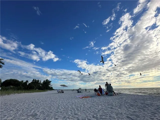 60 Seagate Dr 1606, Naples, Florida 34103