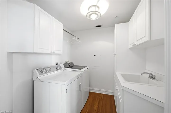 60 Seagate Dr 1606, Naples, Florida 34103