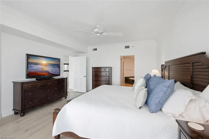 60 Seagate Dr 1606, Naples, Florida 34103
