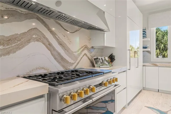 545 Lighthouse Way, Sanibel, Florida 33957