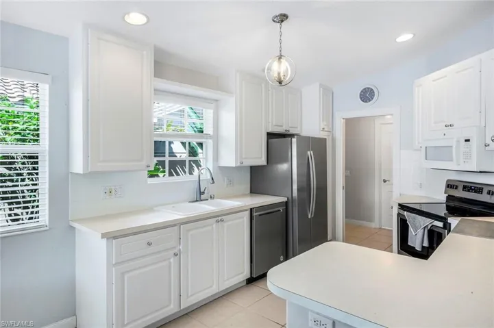 4251  Redonda  LN, Naples, FL 34119
