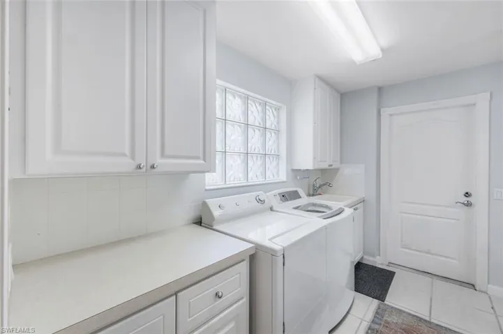 4251  Redonda  LN, Naples, FL 34119