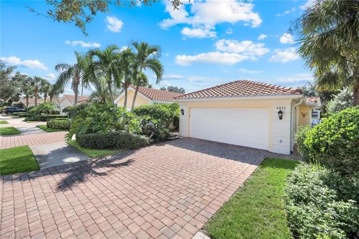 4251  Redonda  LN, Naples, FL 34119