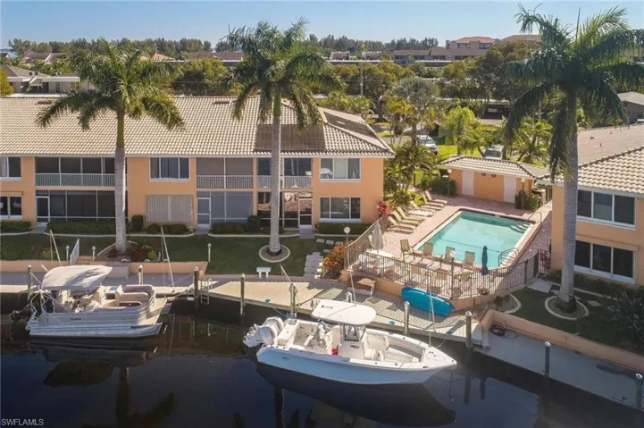 Pool, Boats, Waterviews and Palm Trees for living the SWFL lifestyle