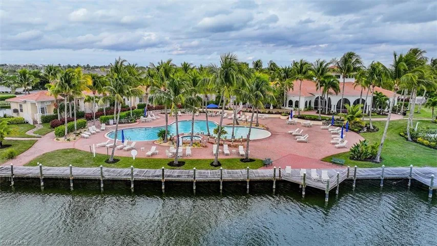Lakeside_resort_style_pool