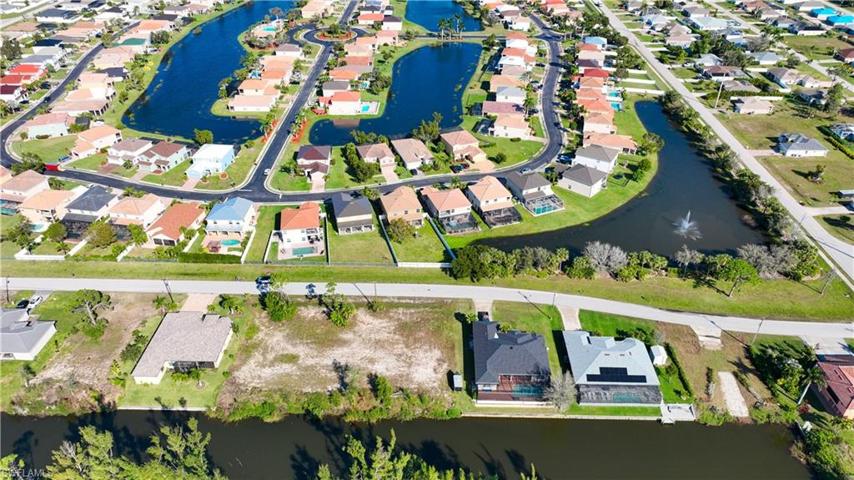 2100 SW 22nd TER, CAPE CORAL FL 33991