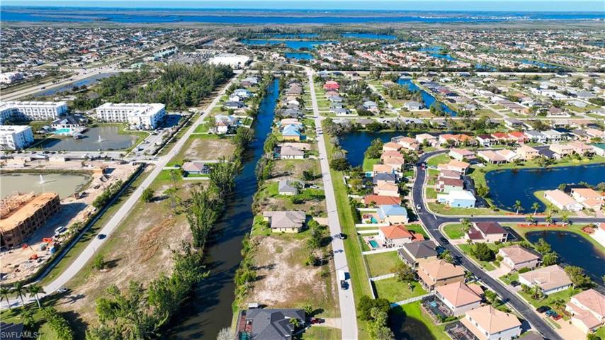 2100 SW 22nd TER, CAPE CORAL FL 33991