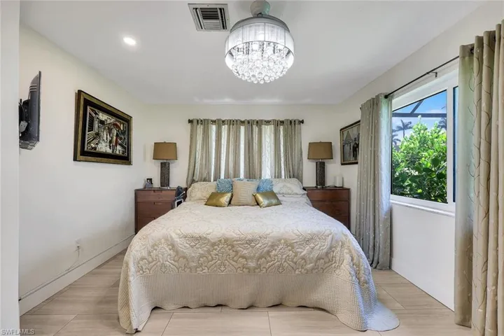 130 Greenbrier St, Marco Island, Florida 34145