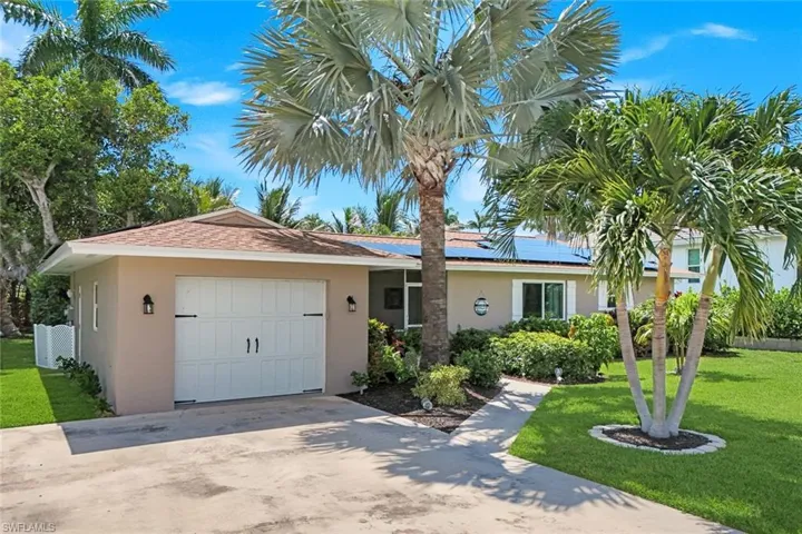 130 Greenbrier St, Marco Island, Florida 34145