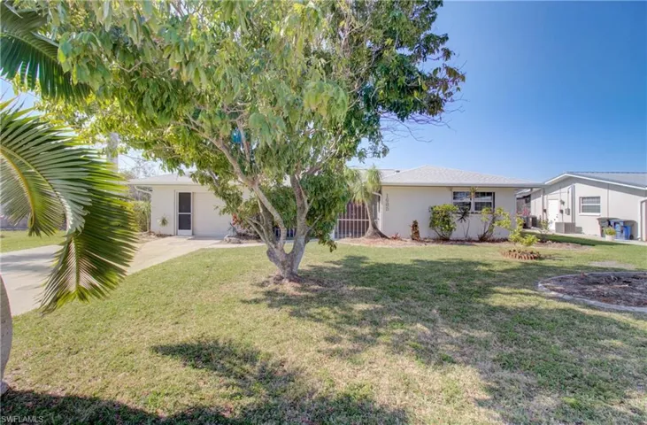 1685  Lakeside  TER, North Fort Myers, FL 33903