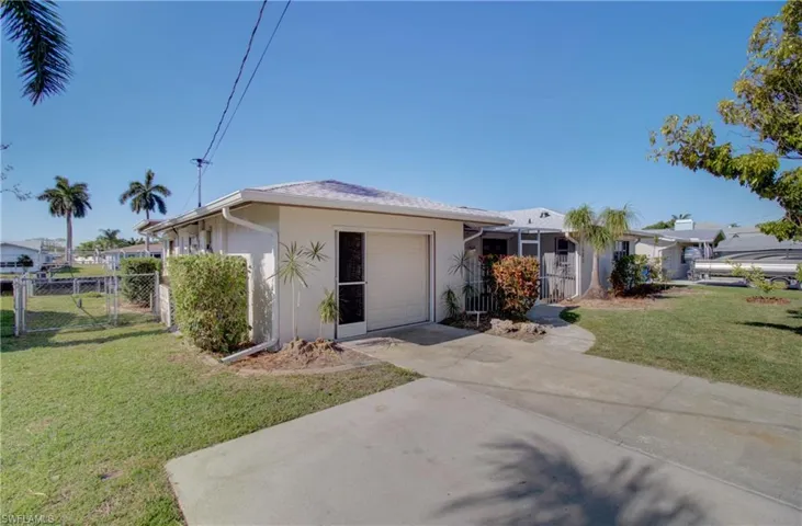 1685  Lakeside  TER, North Fort Myers, FL 33903