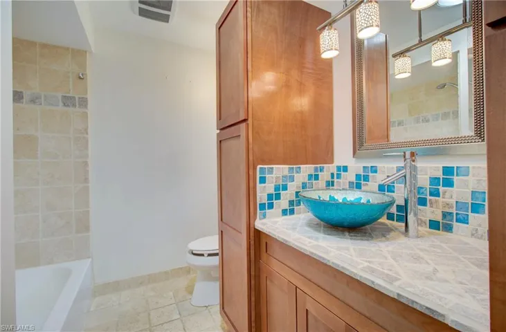 1685  Lakeside  TER, North Fort Myers, FL 33903