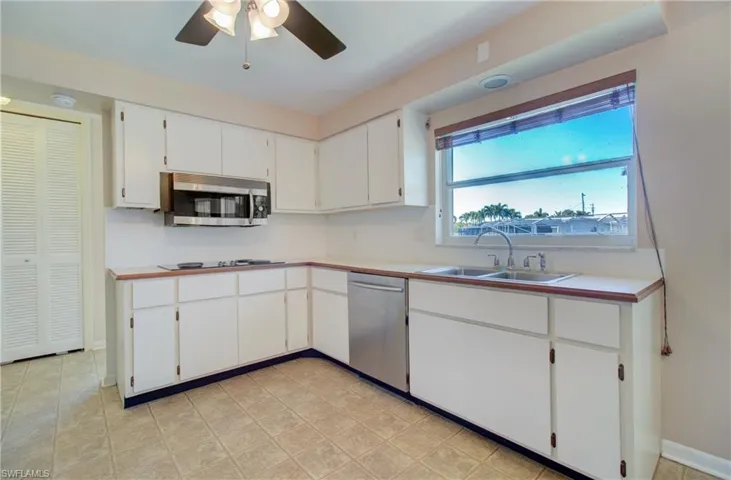 1685  Lakeside  TER, North Fort Myers, FL 33903