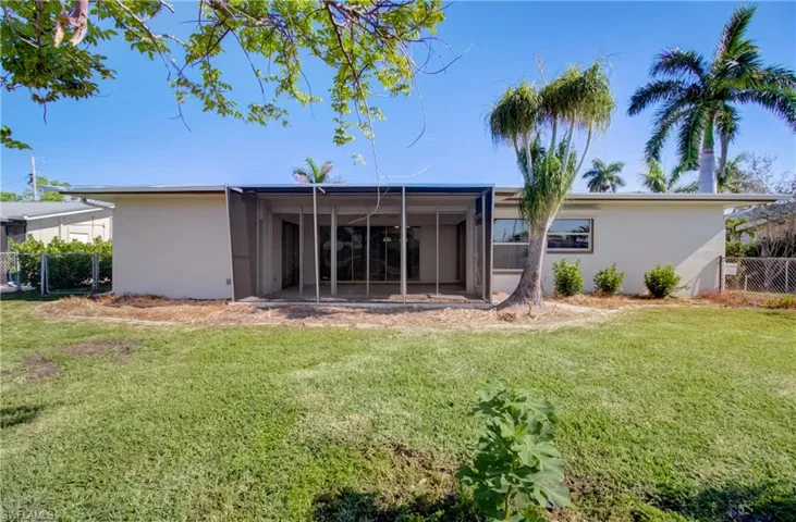 1685  Lakeside  TER, North Fort Myers, FL 33903