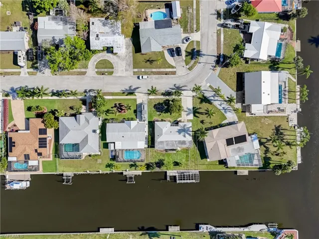 1685  Lakeside  TER, North Fort Myers, FL 33903