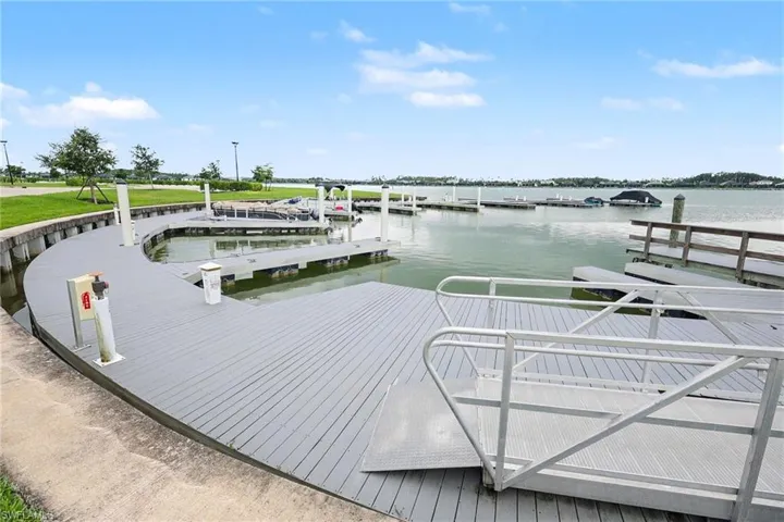 COMMUNITY DOCKS AVAILABLE FOR LEASE