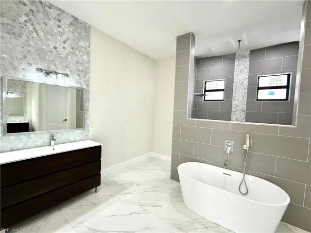 2006 Nw 21st St, Cape Coral, Florida 33993