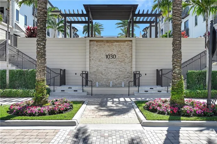 1030  3rd Ave S  , Naples, FL 34102