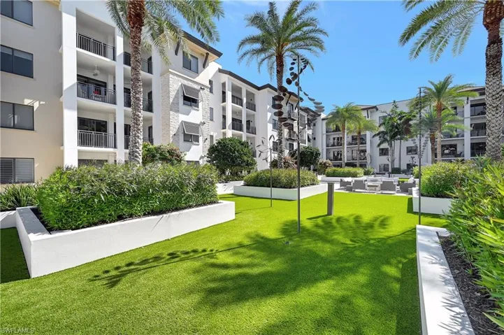 1030  3rd Ave S  , Naples, FL 34102