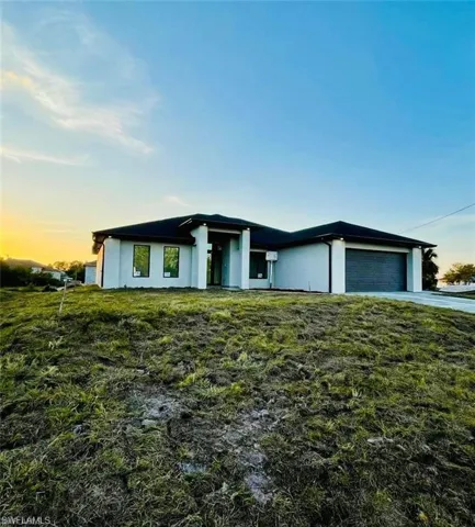 View of front of house featuring a garage