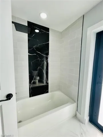 Bathroom featuring tiled shower / bath combo