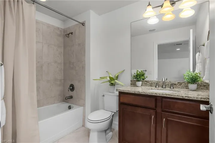 bathroom 4 upstairs bathroom