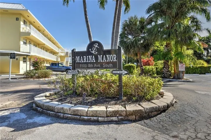 1100  8th S AVE, Naples, FL 34102