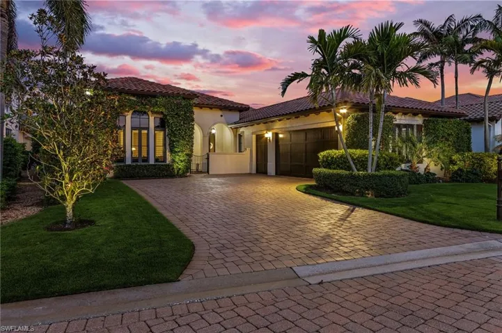 2220  Residence  CIR, Naples, FL 34105