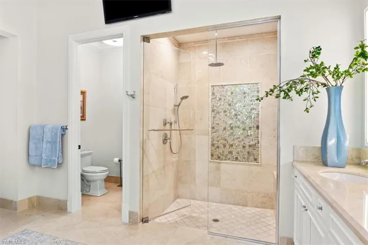 2220  Residence  CIR, Naples, FL 34105