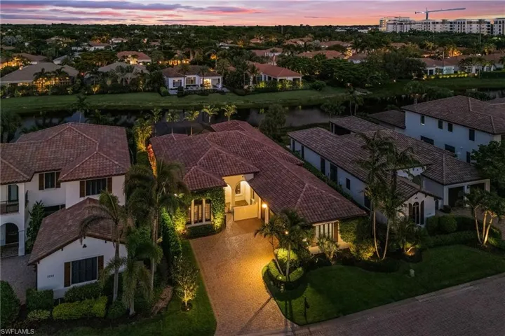 2220  Residence  CIR, Naples, FL 34105