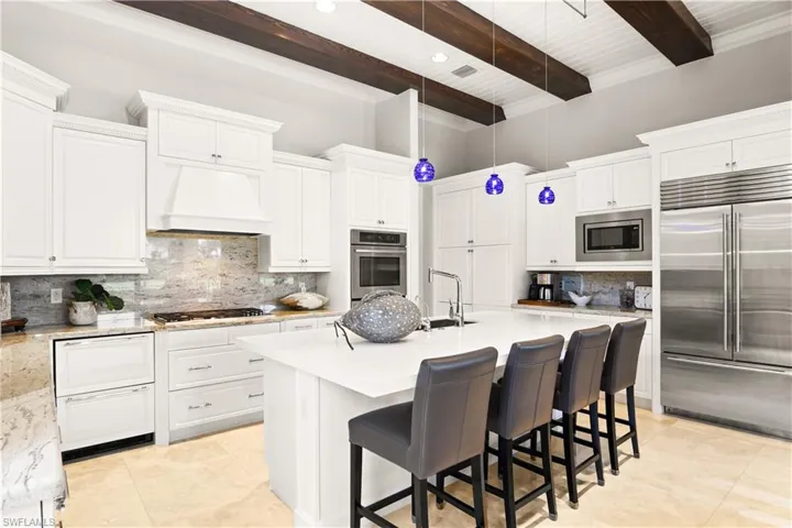 2220  Residence  CIR, Naples, FL 34105