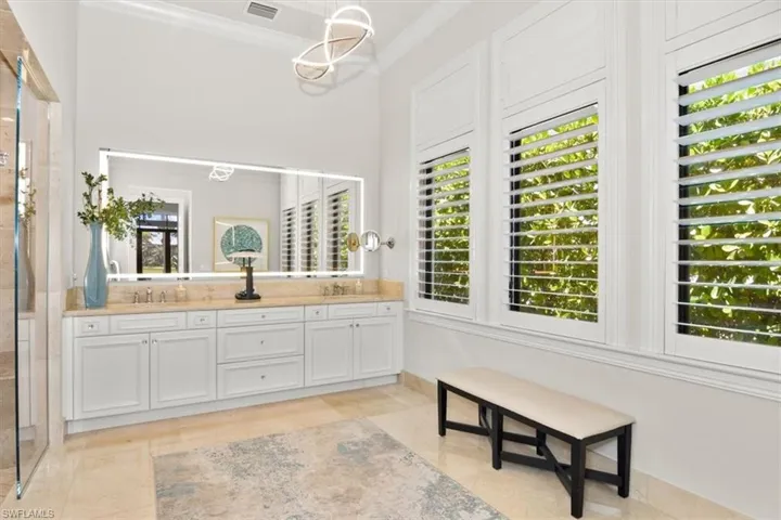 2220  Residence  CIR, Naples, FL 34105