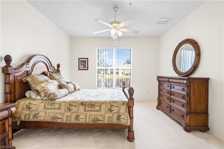 Wake up to the delicious views of the lake!