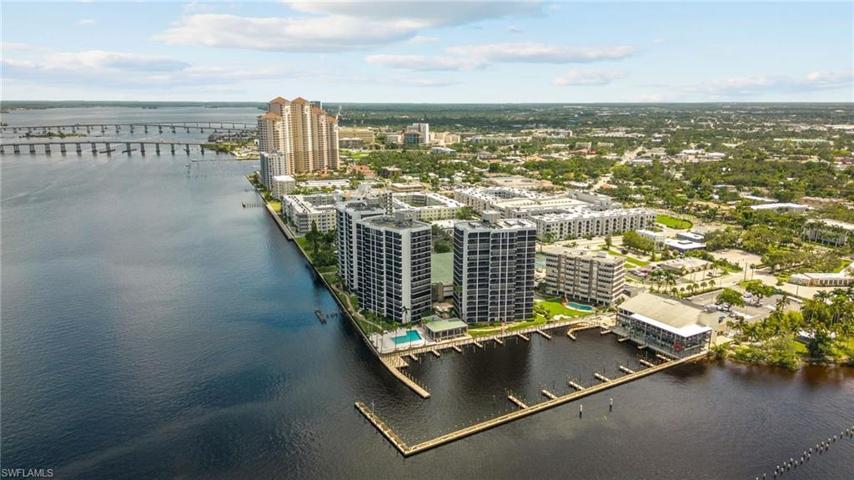 Short walk to downtown Fort Myers River District with other restaurants and shopping just a stroll away.
