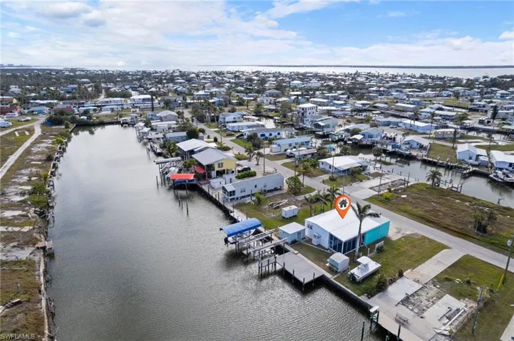 Bird's eye view featuring a residential view and a water view