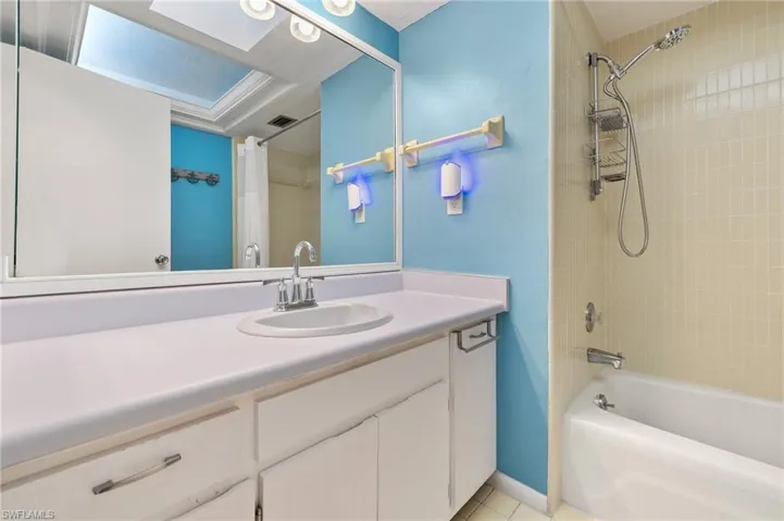5570  Pendlewood  LN, Fort Myers, FL 33919