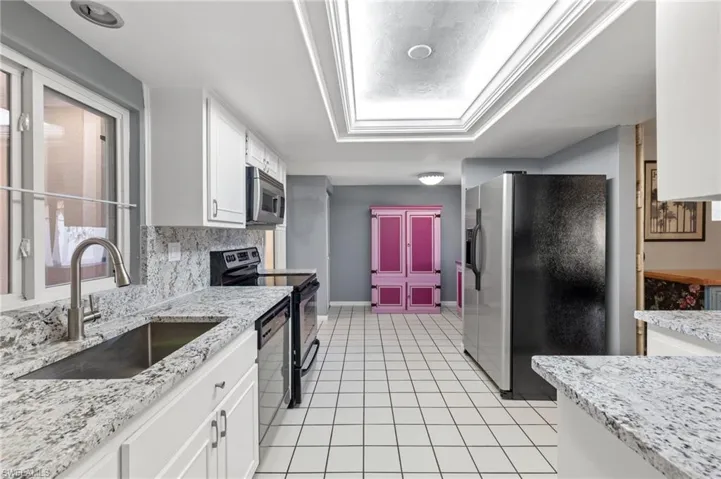 5570  Pendlewood  LN, Fort Myers, FL 33919