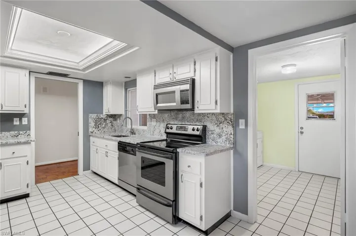5570  Pendlewood  LN, Fort Myers, FL 33919