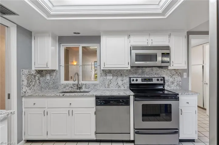 5570  Pendlewood  LN, Fort Myers, FL 33919
