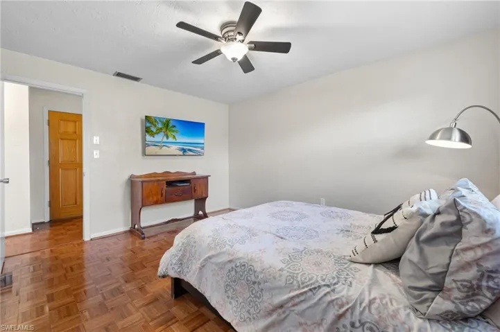 5570  Pendlewood  LN, Fort Myers, FL 33919