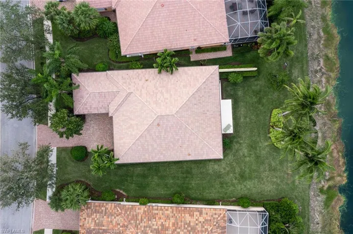 Birds eye view of property