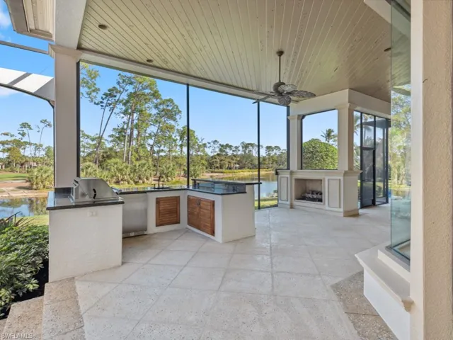 Screeed lanai with outdoor kitchen and pool + Spa with dedicated pool bath
