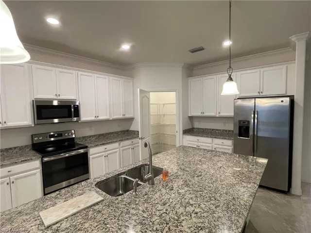 9353 Glenforest Dr, Naples, Florida 34120