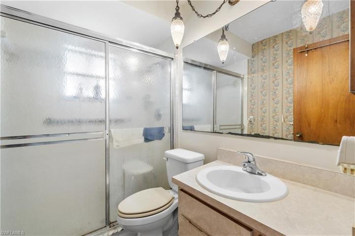 3815 SE 2nd AVE, CAPE CORAL FL 33904