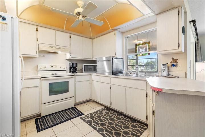 3815 SE 2nd AVE, CAPE CORAL FL 33904