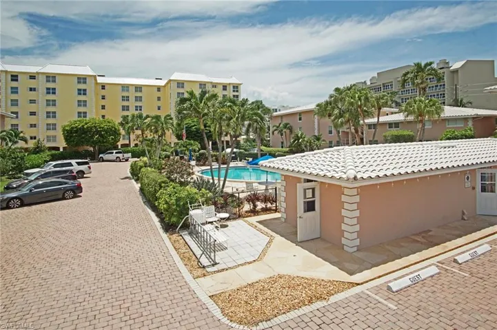 1910  Gulf Shore N BLVD, Naples, FL 34102