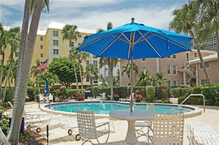 1910  Gulf Shore N BLVD, Naples, FL 34102