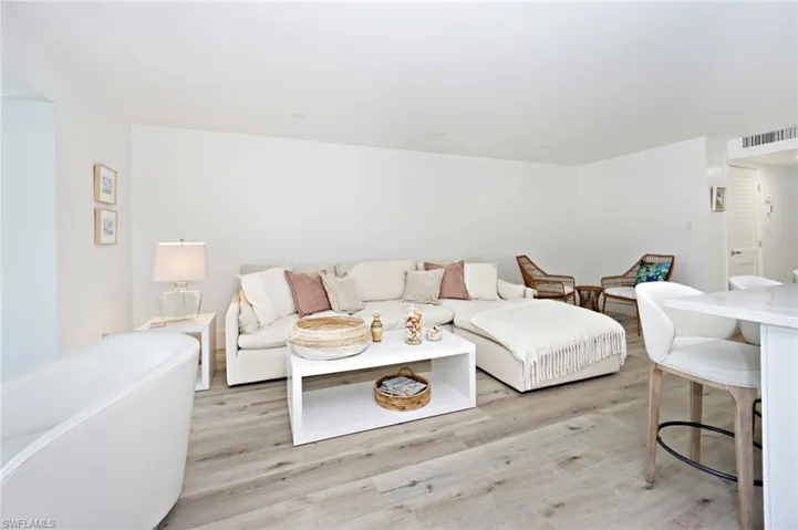 1910  Gulf Shore N BLVD, Naples, FL 34102