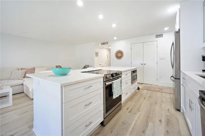 1910  Gulf Shore N BLVD, Naples, FL 34102